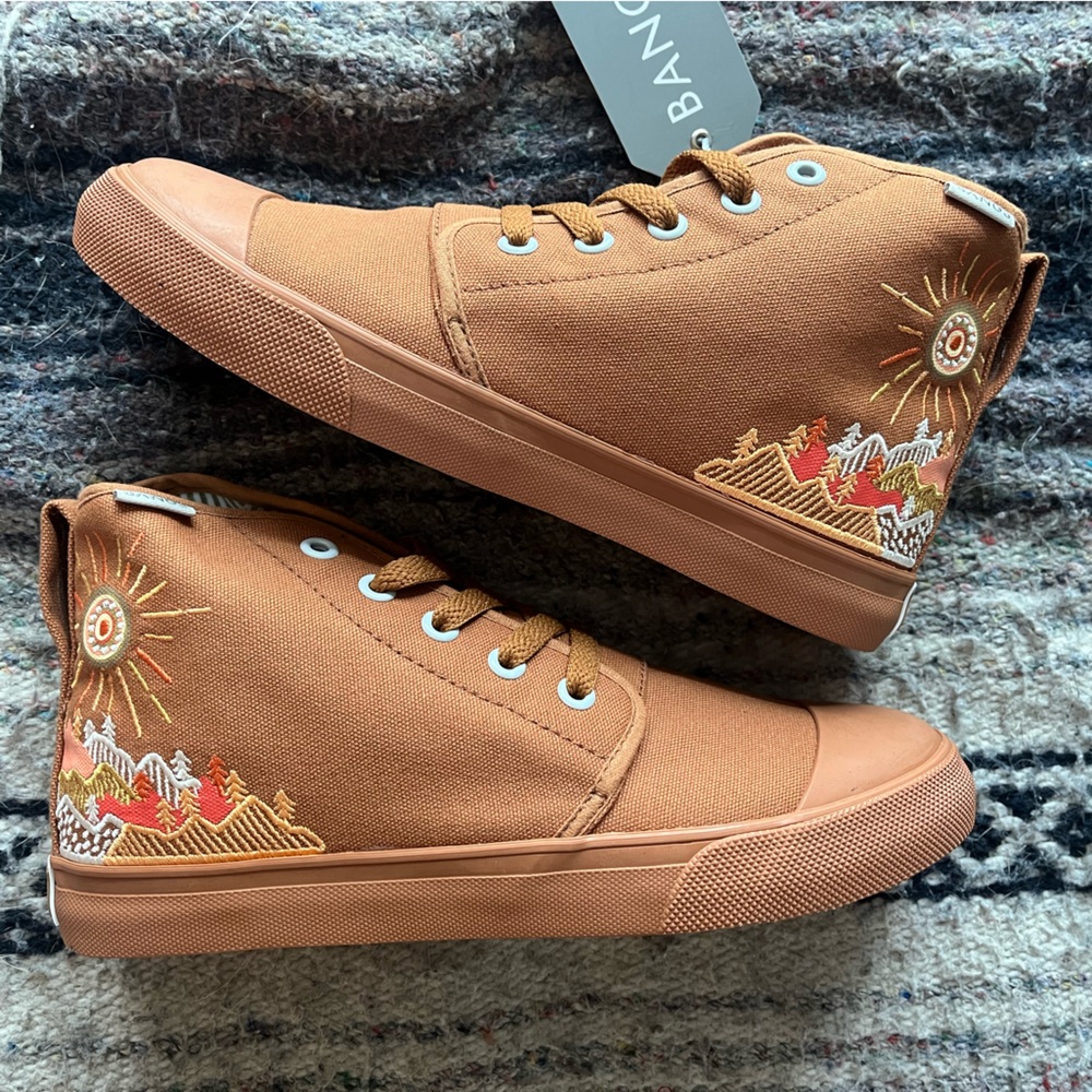 NWT Bangs High Top Women’s Sneakers